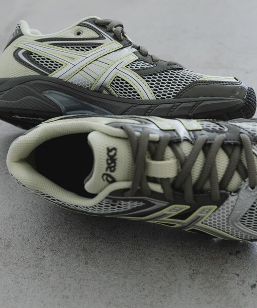URBAN RESEARCH（アーバンリサーチ）の「ASICS　GEL-DS TRAINER 14（スニーカー・レディース・WHT/TC YEL/T GRY/P SV・24/24.5/25）」の14枚目の写真