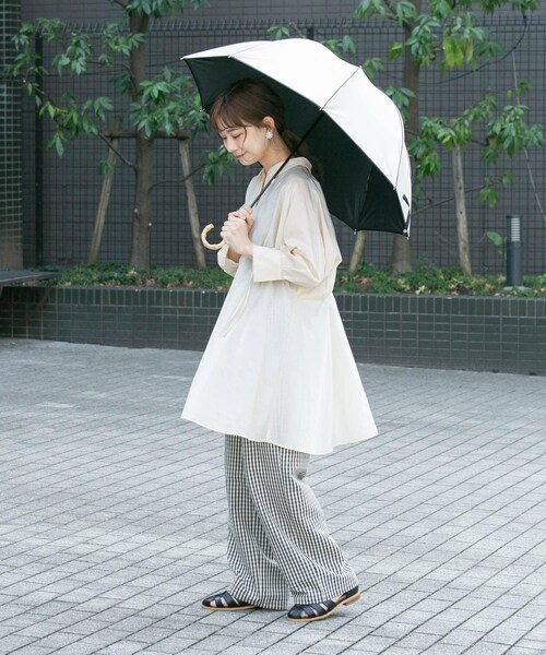 SMELLY（スメリー）の「because　晴雨兼用パイピング長傘（長傘・レディース・BEG/BLK・FREE）」の20枚目の写真