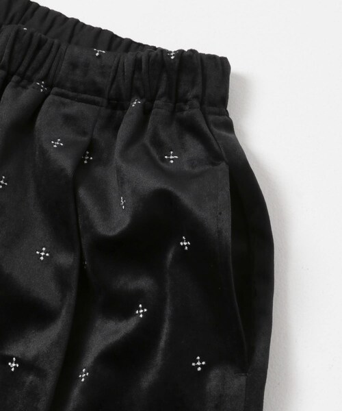 URBAN RESEARCH DOORS(アーバンリサーチドアーズ)の「刺繍ベロアイージーパンツ(その他パンツ・レディース・BLACK/CHARCOAL・Free)」の5枚目の写真