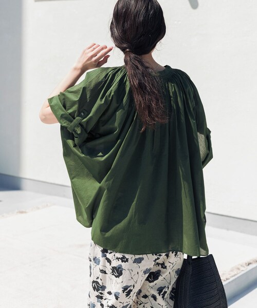 URBAN RESEARCH DOORS(アーバンリサーチドアーズ)の「コットンボイルロールアップスリーブブラウス(シャツ/ブラウス・レディース・ORANGE/BROWN/GREEN/NAVY・Free)」の20枚目の写真