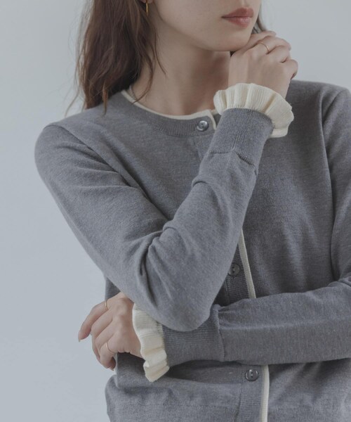 URBAN RESEARCH Sonny Label（アーバンリサーチサニーレーベル）の「配色フリルニットカーディガン（カーディガン/ボレロ・レディース・グレー/ネイビー/ブラウン・Free）」の5枚目の写真