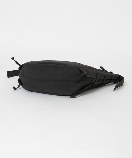 URBAN RESEARCH（アーバンリサーチ）の「LEMAIRE　MEDIUM SOFT GAME BAG（クラッチバッグ・レディース・CHOCOLATE・-）」の5枚目の写真