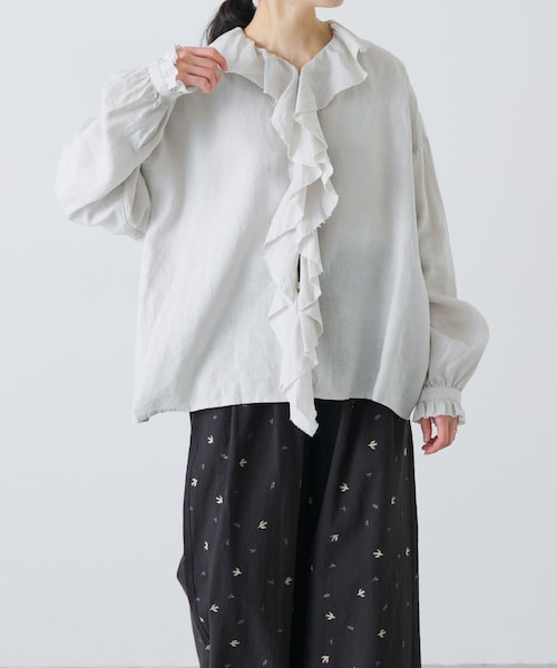 かぐれ(カグレ)の「リネンフリルカラーシャツ(シャツ/ブラウス・レディース・OFF/LIGHT GRAY/BLACK・Free)」の4枚目の写真