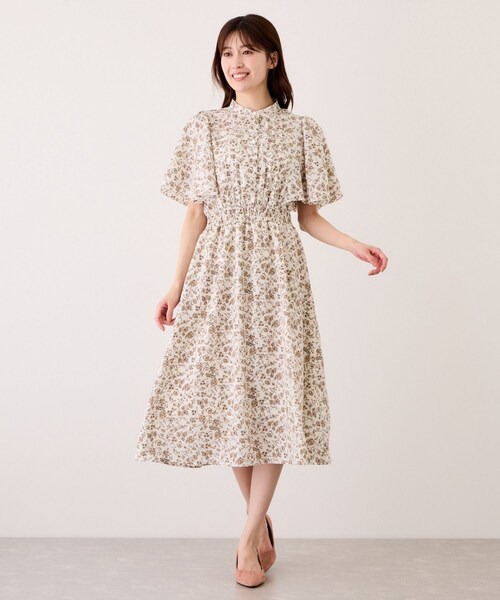 Jayro(ジャイロ)の「花柄フレアスリーブワンピース(ワンピース・レディース・ブラック系/ホワイト系/ブルー系・M)」の4枚目の写真