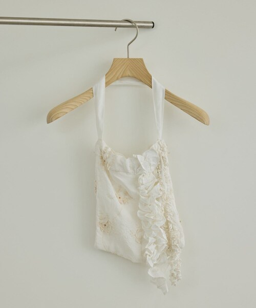 ADAM ET ROPE'(アダムエロペ)の「【crinkle crinkle crinkle】別注3D刺繍フリルトートバッグ(トートバッグ・レディース・ブラック/ホワイト・F)」の13枚目の写真
