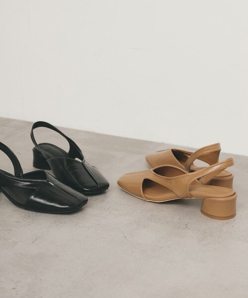 KBF（ケイビーエフ）の「アシンメトリーストラップパンプス（パンプス・レディース・BLACK/CAMEL・36/37/38）」の9枚目の写真