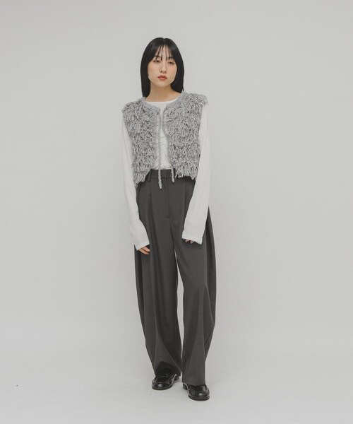 KBF(ケイビーエフ)の「ループニットベスト(ベスト・レディース・BEIGE/BROWN/CHARCOAL/GRAY・one)」の9枚目の写真