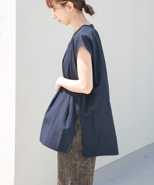 ITEMS URBANRESEARCH（アイテムズ アーバンリサーチ）の「サイドスリットフレンチブラウス（シャツ/ブラウス・レディース・RENGA/OFF/NVY・FREE）」の15枚目の写真