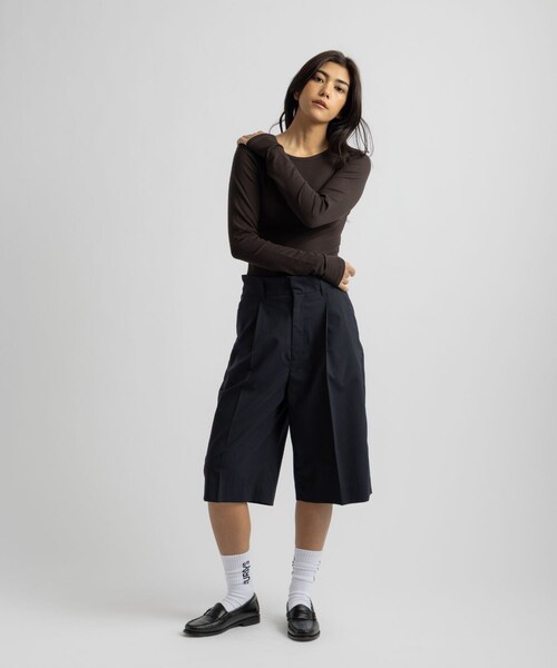 Saturdays NYC(サタデーズ ニューヨークシティ )の「Kim Pleated Shorts | WOMEN(その他パンツ・レディース・グレー/ネイビー・L/M/S)」の21枚目の写真