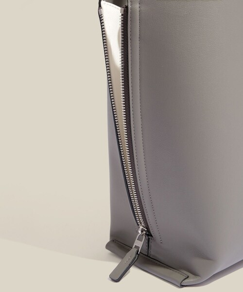 ROPE'(ロペ)の「【E'POR】Y BAG Wide/A4対応・通勤・26SS(トートバッグ・レディース・ブラック/グレー/キナリ/ダークブラウン/ダークグリーン・F)」の8枚目の写真