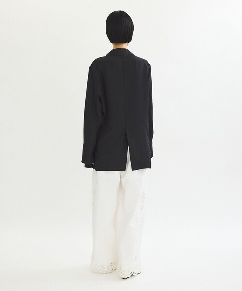 ADAM ET ROPE'(アダムエロペ)の「【サステナブル】ガウンジャケット(テーラードジャケット・レディース・ブラック/オフホワイト・F)」の5枚目の写真