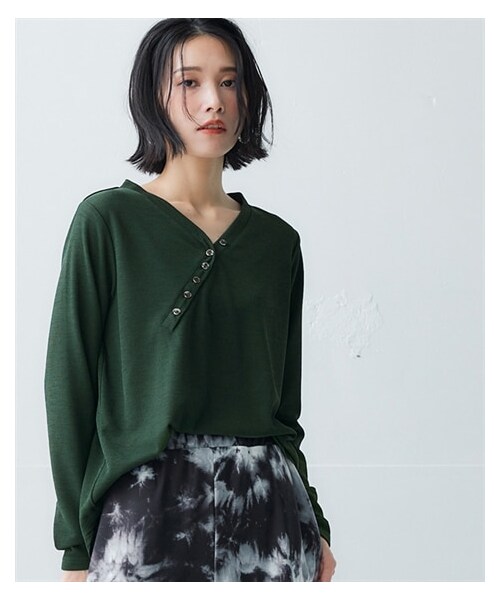 nissen（ニッセン）の「ヘンリーネック斜めボタン長袖Tシャツ ［Soiunique］（Tシャツ/カットソー・レディース・ブラック/ネイビー/グリーン・M/L/LL）」の9枚目の写真