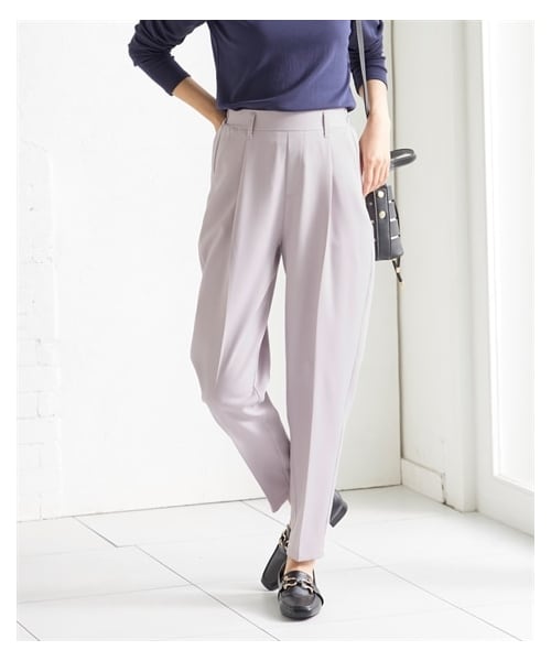 nissen（ニッセン）の「＜大きいサイズ＞のびるとろみタックスリムテーパードパンツ（ゆったりヒップ）（選べる２レングス）（パンツ・レディース・スモークイエロー/ディープグリーン/アイスグレー/バイオレットパープル/黒/マロンブラウン/ディープブルー/ラベンダー/サンセットレッド/マスタードイエロー・L/LL/3L/4L/5L/6L/8L/10L）」の15枚目の写真