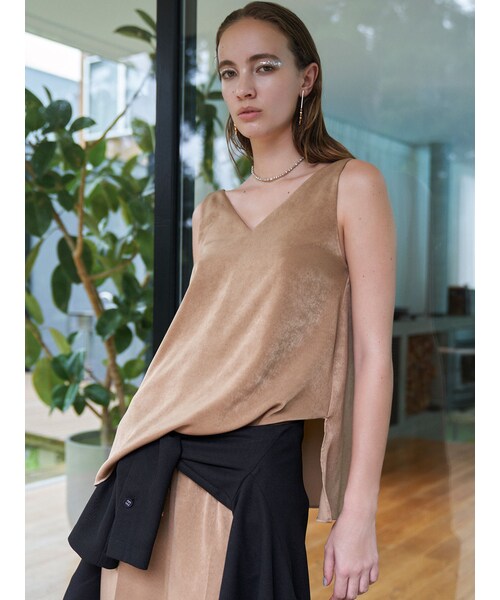 ELENDEEK（エレンディーク）の「SATIN FLARED CAMI（キャミソール・レディース・オフホワイト/ブラック/キャメル・F）」の10枚目の写真