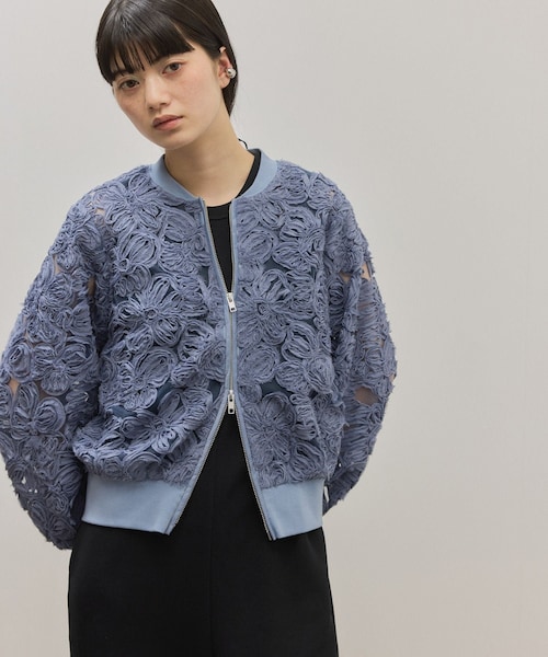 ADAM ET ROPE'(アダムエロペ)の「ラインアートレースブルゾン(ブルゾン・レディース・ブラック/キナリ/ブルー系・F)」の3枚目の写真