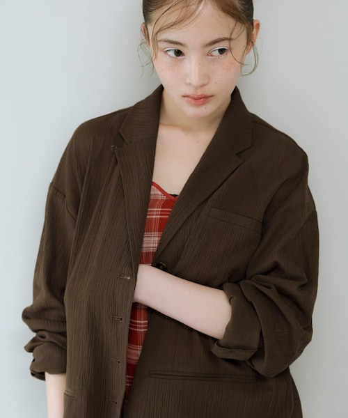 KBF（ケイビーエフ）の「シアーライトテーラードジャケット（テーラードジャケット・レディース・BROWN/GRAY/BEIGE・One）」の4枚目の写真