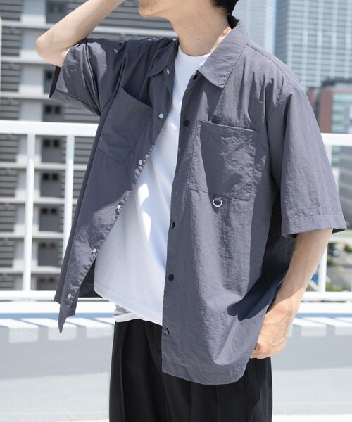 ITEMS URBANRESEARCH(アイテムズ アーバンリサーチ)の「『撥水/イージーケア/接触冷感/UVカット』タスランナイロンスナップボタン半袖シャツ(シャツ/ブラウス・メンズ・CHA/NVY/BLK・M/L)」の18枚目の写真