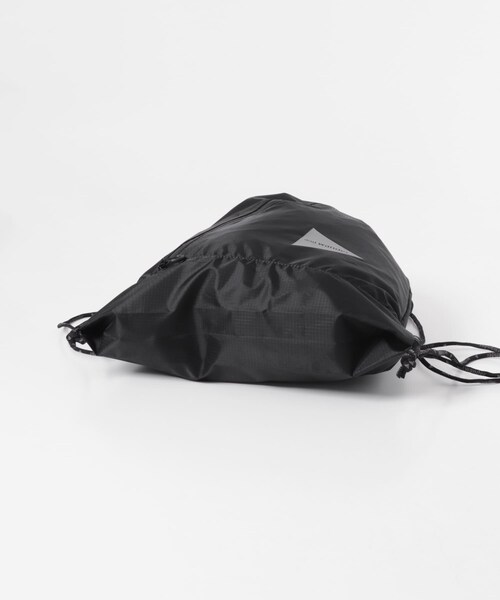 EKAL(エカル)の「and wander CRISPY RIP DRAWSTRING BAG(バックパック/リュック・レディース・BLACK/KHAKI・One)」の7枚目の写真