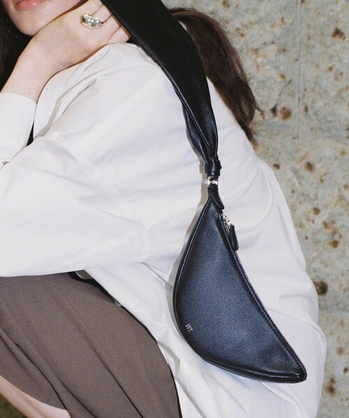 ADAM ET ROPE'(アダムエロペ)の「【PFT】Tori Clutch Bag(クラッチバッグ・レディース・ブラック/ベージュ・F)」の1枚目の写真