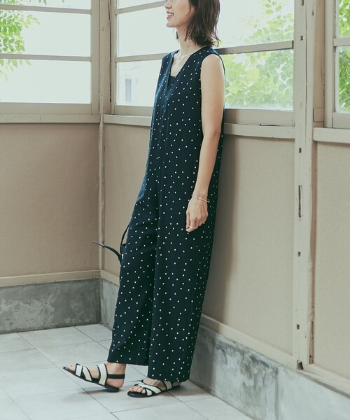 URBAN RESEARCH DOORS(アーバンリサーチドアーズ)の「リネンレーヨンドットオールインワン(サロペット/オーバーオール・レディース・NATURAL/BLACK・S/M)」の3枚目の写真