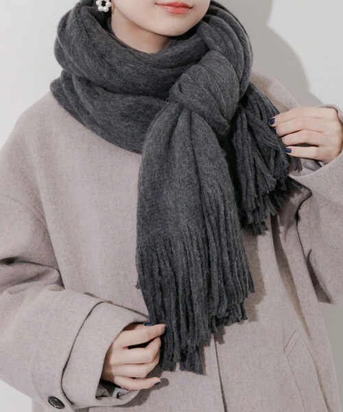 SMELLY（スメリー）の「ソフトボリュームマフラー（マフラー・レディース・WHT/BEG/GRY/CGY/L.BLU・-）」の4枚目の写真