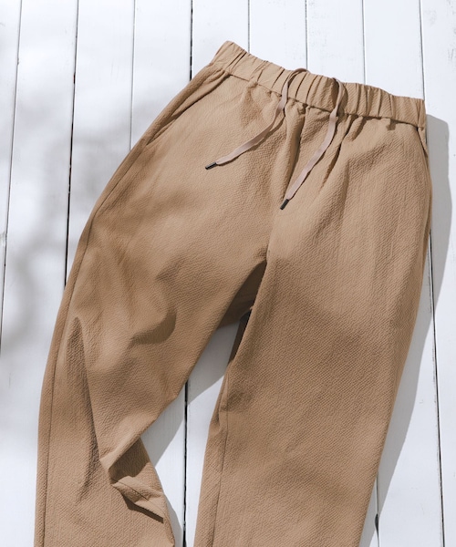 ITEMS URBANRESEARCH(アイテムズ アーバンリサーチ)の「『接触冷感/イージーケア/吸水速乾/撥水/防汚』高機能シアサッカー イージートラウザー(楽着シリーズ)(その他パンツ・メンズ・BLACK/BEIGE/L.BLUE・M/L)」の2枚目の写真