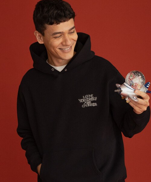 URBAN RESEARCH Sonny Label（アーバンリサーチサニーレーベル）の「オガワナツミ コラボスウェットフーディー（パーカー・メンズ・グレー/ブラウン/ブラック・M/L）」の7枚目の写真