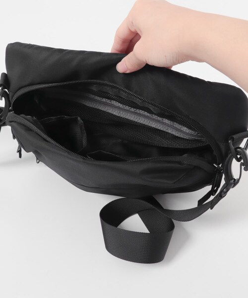 URBAN RESEARCH DOORS（アーバンリサーチドアーズ）の「fulcro runner（ショルダーバッグ・メンズ・BLACK/D.GRAY・-）」の11枚目の写真