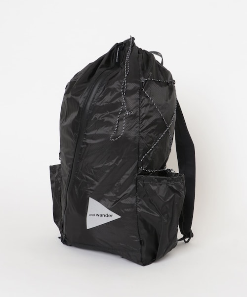 EKAL(エカル)の「and wander sil daypack(バックパック/リュック・メンズ・Black/Gray/D.Orange・one)」の1枚目の写真