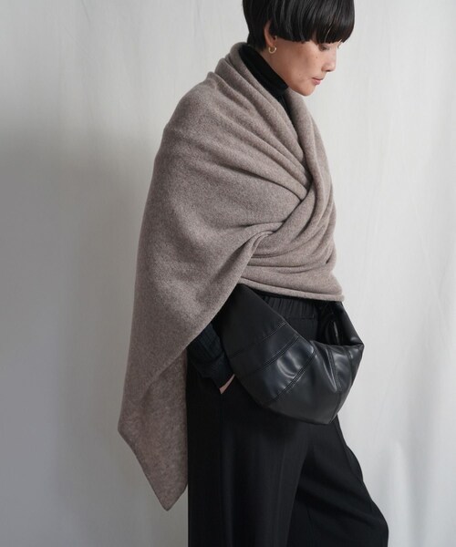 ROPE'(ロペ)の「GWIL CASHMERE PANTS|カシミア100%大判ストール(ストール/ショール・レディース・ブラック/ベージュ・F)」の13枚目の写真