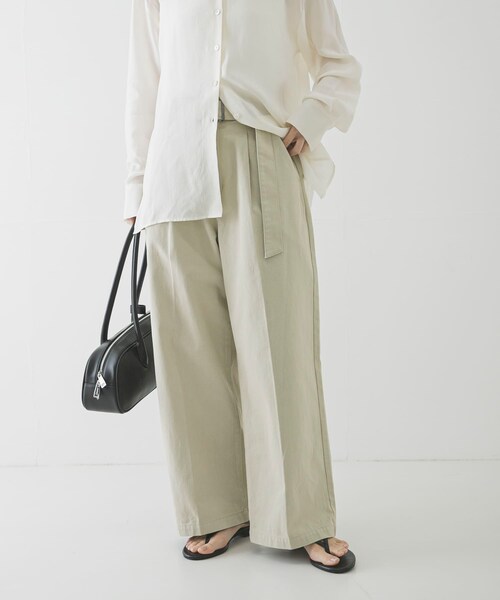 URBAN RESEARCH(アーバンリサーチ)の「『3サイズ展開』ベルト付きタックワイドチノパンツ(チノパンツ・レディース・L.BEIGE/BEIGE・36/38/40)」の2枚目の写真