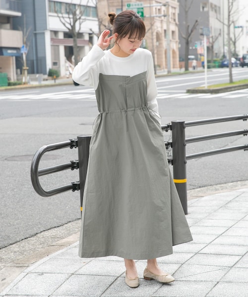 ITEMS URBANRESEARCH（アイテムズ アーバンリサーチ）の「ドッキングナイロンワンピース（ワンピース・レディース・KHK/CHA・FREE）」の2枚目の写真