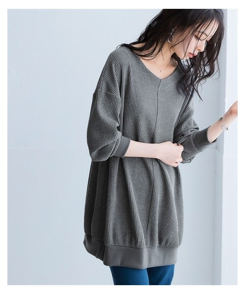 nissen（ニッセン）の「ワッフル素材ロング丈ドルマントップス（UVカット）＜大きいサイズ有＞（チュニック・レディース・黒/杢チャコールグレー/ミルクベージュ/サックス/コーラルピンク/【不要】ブラウン/ワイン/セージグリーン/杢オートミール・S~M相当/L~LL相当/3L~4L相当/5L~6L相当/8L相当/10L相当）」の7枚目の写真