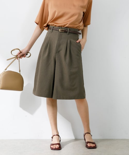 URBAN RESEARCH ROSSO（アーバンリサーチロッソ）の「『UR TECH DRYLUXE』F by ROSSO　タックハーフパンツ（その他パンツ・レディース・BLACK/BEIGE/MOCHA・36/38）」の2枚目の写真