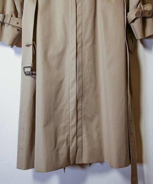 ADAM ET ROPE'（アダムエロペ）の「【blurhms】Gabardine Double Belt Trench Coat（トレンチコート・メンズ・ブラック/ベージュ・2/3）」の16枚目の写真