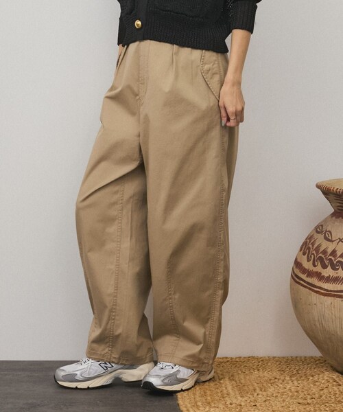 ADAM ET ROPE'（アダムエロペ）の「【WEB限定】2WAYミリタリータックカーゴパンツ［コットンブレンド］（カーゴパンツ・レディース・ベージュ/カーキ・F）」の9枚目の写真