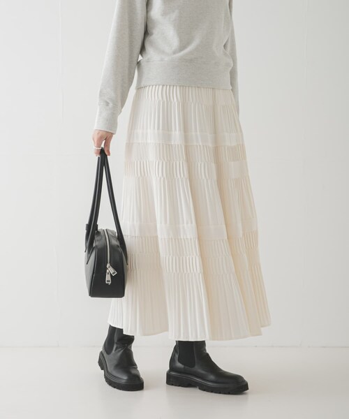 URBAN RESEARCH（アーバンリサーチ）の「プリーツティアードスカート（スカート・レディース・IVORY/CHARCOAL/BLACK・Free）」の2枚目の写真