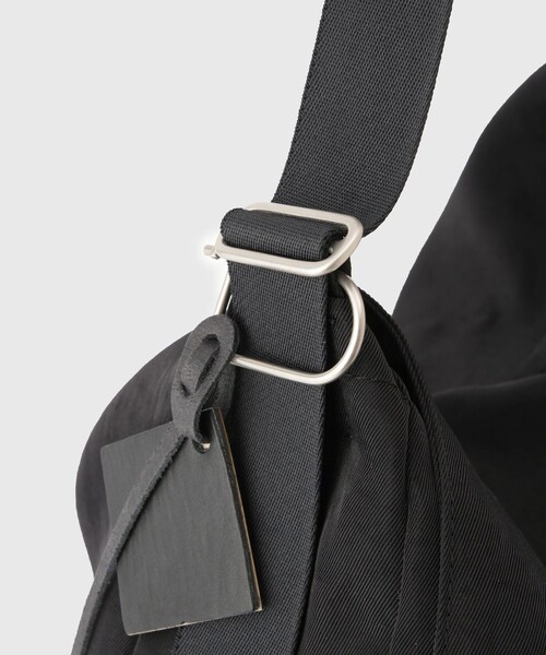 ADAM ET ROPE'（アダムエロペ）の「《別注》【NL/ニール】Jill（メッセンジャーバッグ・メンズ・ブラック・F）」の7枚目の写真