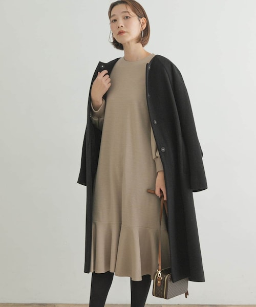 URBAN RESEARCH ROSSO（アーバンリサーチロッソ）の「『40サイズ/高身長向けも展開』F by ROSSO　裾フレアワンピース（ワンピース・レディース・L/BEIGE/BLACK/CHARCOAL/MARRON・38/40）」の4枚目の写真