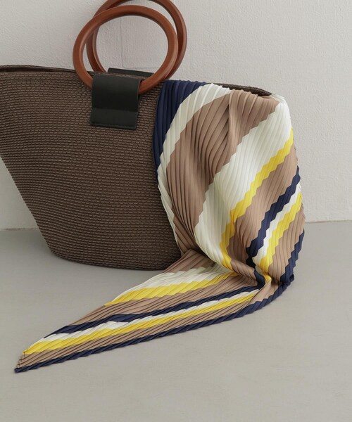 URBAN RESEARCH DOORS（アーバンリサーチドアーズ）の「プリーツスカーフ（バンダナ/スカーフ・レディース・YELLOW/BLUE・One/one）」の2枚目の写真