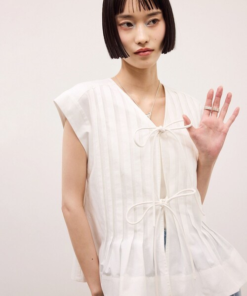 ADAM ET ROPE'（アダムエロペ）の「【定番】タックフレアジレブラウス（シャツ/ブラウス・レディース・ホワイト/ベージュ系/ネイビー系/ブラック・F）」の14枚目の写真