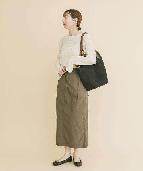 ITEMS URBANRESEARCH(アイテムズ アーバンリサーチ)の「ナイロンカーゴタイトスカート(スカート・レディース・L.BEG/MOC/BLK・FREE/TALL)」の18枚目の写真