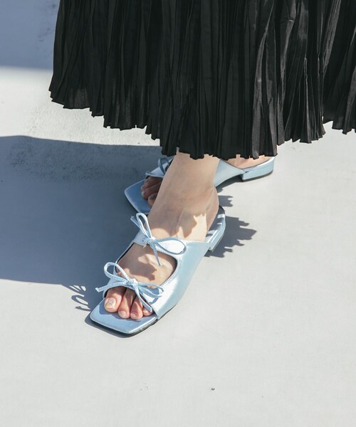 KBF（ケイビーエフ）の「サテンリボンミュール（サンダル・レディース・BLUE/BLACK・37/38）」の19枚目の写真