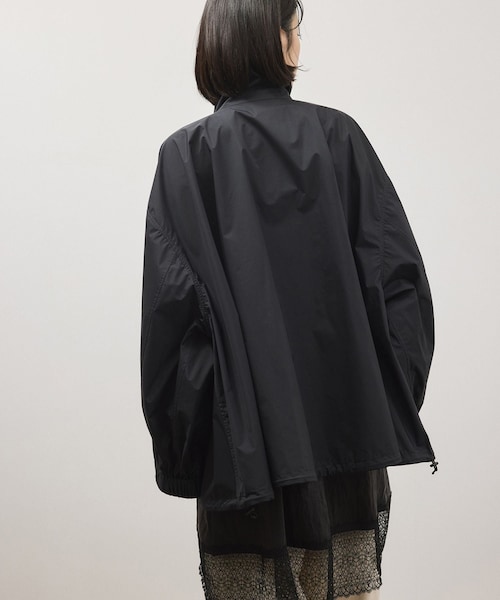 ADAM ET ROPE'（アダムエロペ）の「ファンクションドロストブルゾン/撥水（ナイロンジャケット・レディース・ブラック/カーキ・36/38）」の13枚目の写真