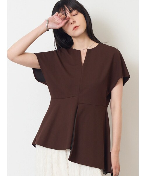 ELENDEEK(エレンディーク)の「ASYMMETRY FLARE CS(Tシャツ/カットソー・レディース・オフホワイト/ブラック/レッド/ブラウン・F)」の12枚目の写真