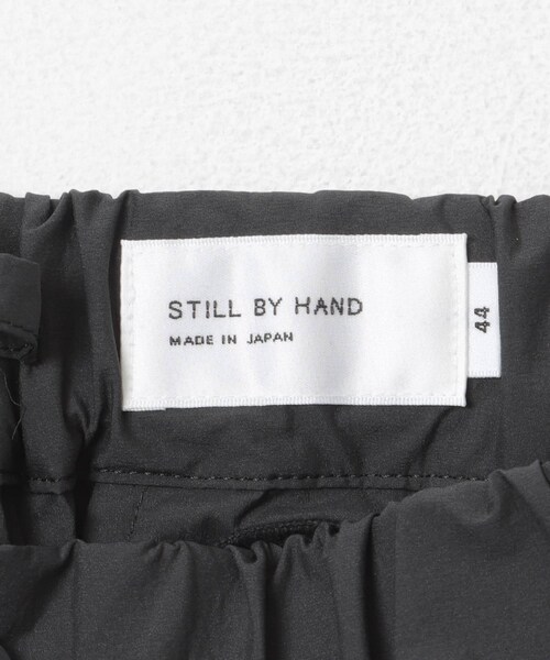 URBAN RESEARCH DOORS（アーバンリサーチドアーズ）の「STILL BY HAND　ナイロンテーパードパンツ（その他パンツ・メンズ・BLACK/CHARCOAL/GREIGE・44/46/48）」の17枚目の写真