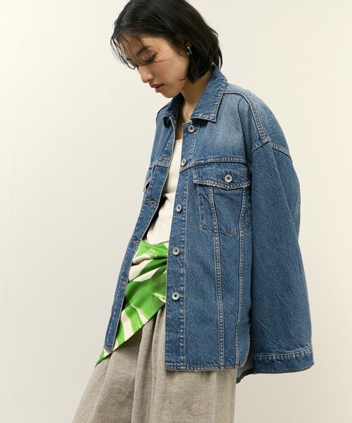 ADAM ET ROPE'(アダムエロペ)の「【サステナブル】シャツライクGジャン(デニムジャケット・レディース・ブルー系/サックス・36/38)」の13枚目の写真