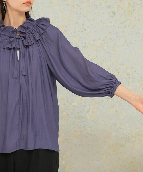 URBAN RESEARCH ROSSO（アーバンリサーチロッソ）の「フリルギャザーブラウス（シャツ/ブラウス・レディース・grape/ivory・FREE）」の6枚目の写真
