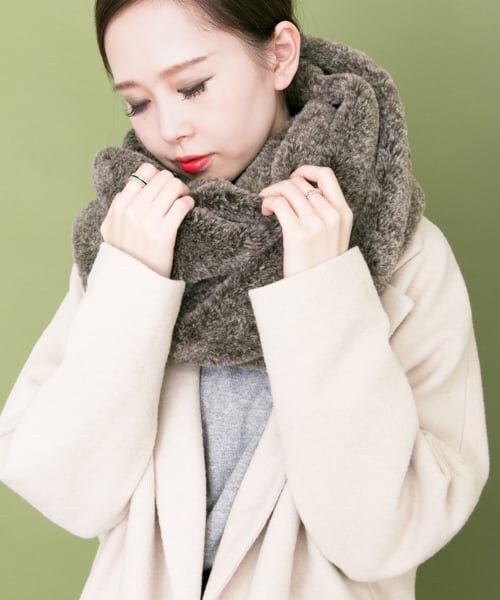 KBF（ケイビーエフ）の「WEB限定 ボリュームネックウォーマー（ネックウォーマー/スヌード・レディース・CHARCOAL/GRAYGE/BROWNMIX・one）」の6枚目の写真