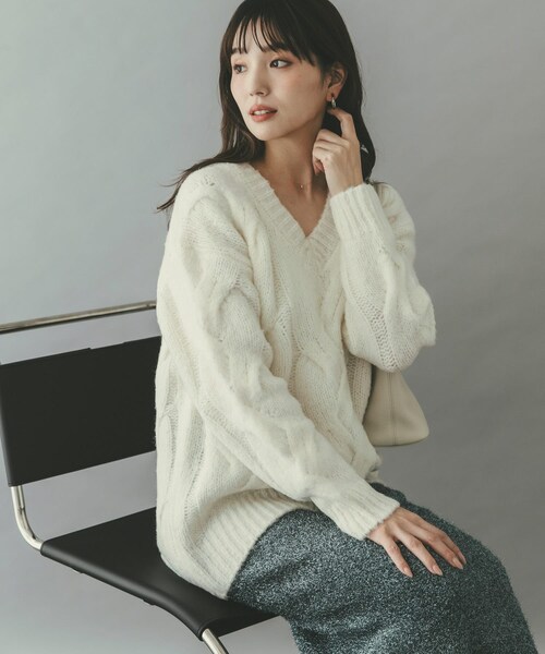 URBAN RESEARCH ROSSO（アーバンリサーチロッソ）の「ウールカシミヤケーブル編オーバーニット（ニット/セーター・レディース・OFF/PURPLE/FOGGRAY・Free）」の5枚目の写真